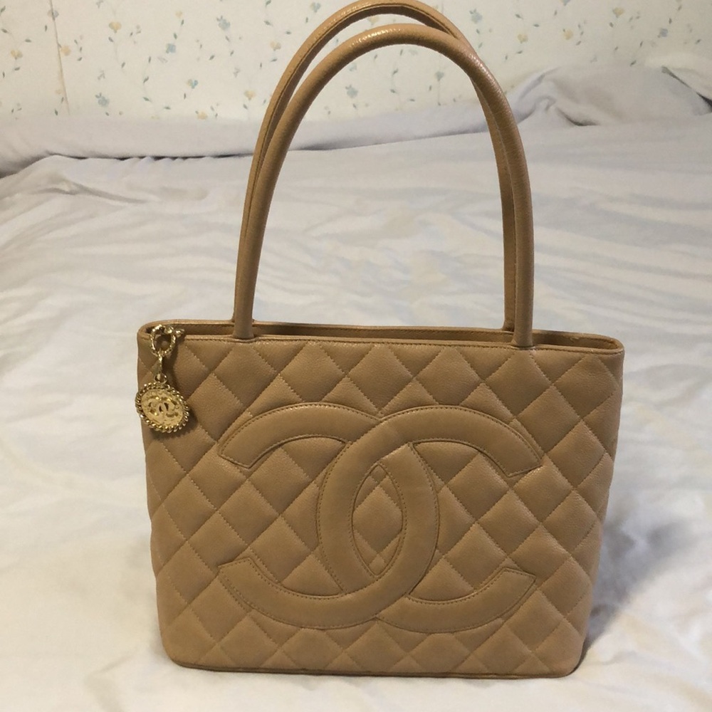 Vintage Chanel Beige Classic Medallion Quilted Caviar Tote Bag - Picture 15 of 15